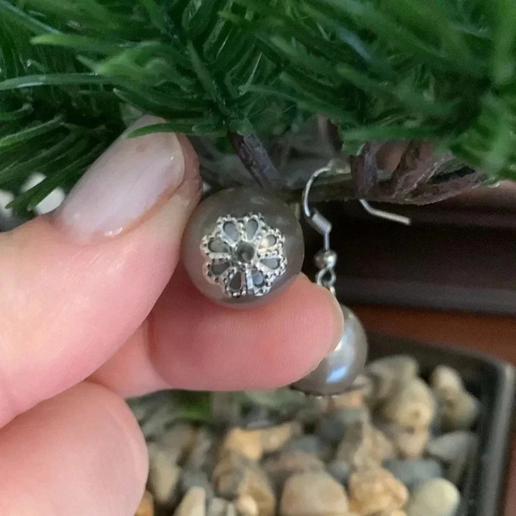 Grey Taupe faux pearl drops - Picture 3 of 4